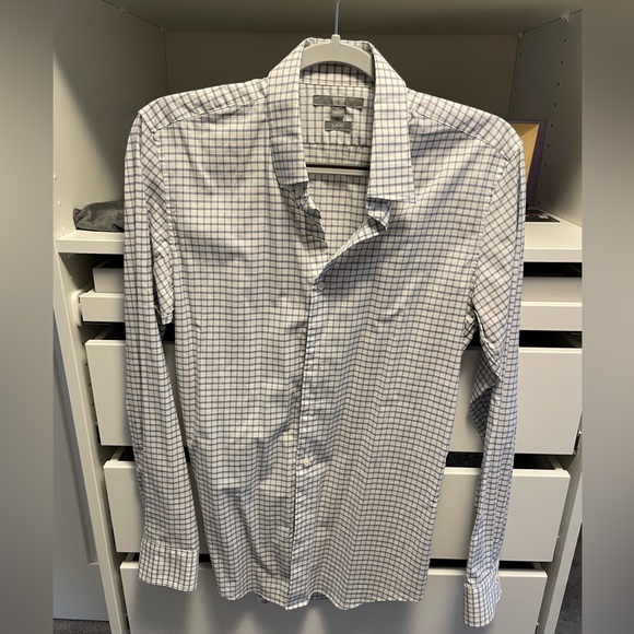 Uniqlo lot of 4 dress shirts size Small and fitted. - Picture 5 of 8